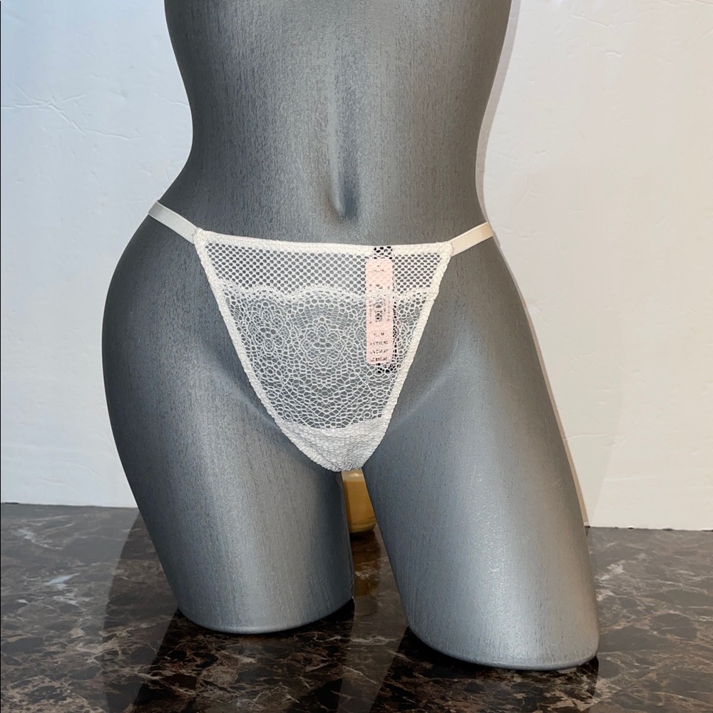 Victoria’s Secret Very Sexy V-string Thong Panty Underwear. Size Medium.NWT